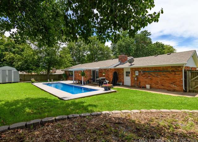 Property at 1726 Harned Dr, Bartlesville, OK 74006, 4 beds, 2.5 baths