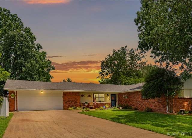 Property at 1726 Harned Dr, Bartlesville, OK 74006, 4 beds, 2.5 baths
