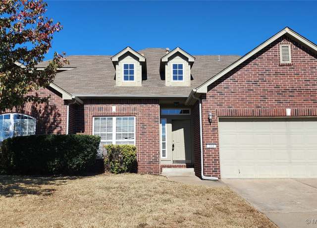 Property at 300 E Fargo St, Broken Arrow, OK 74012, 4 beds, 3 baths