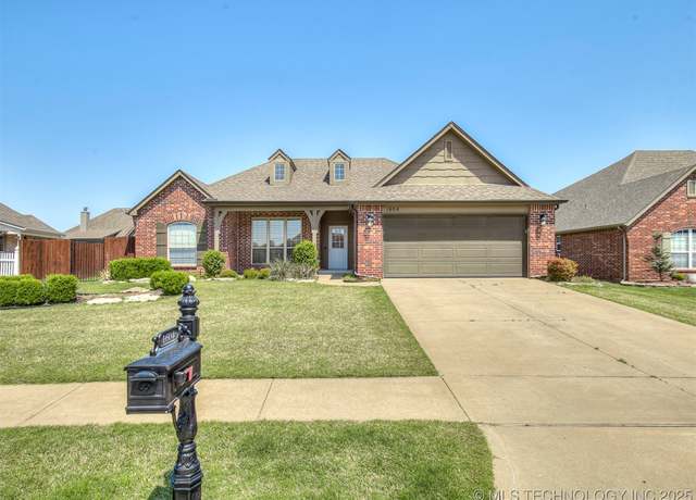 Property at 1604 W Birmingham St, Broken Arrow, OK 74011, 3 beds, 2 baths