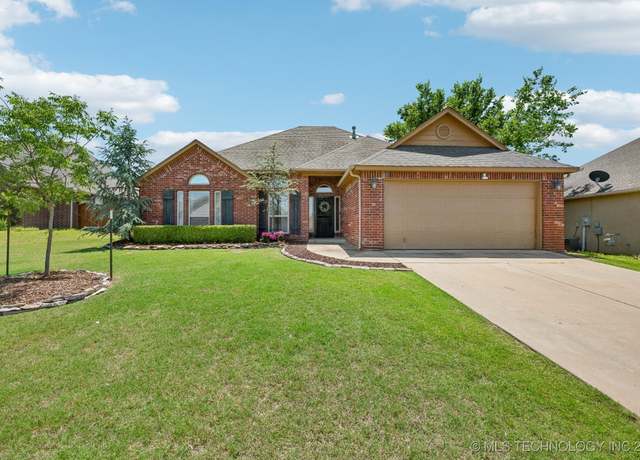Property at 12 E 157th St S, Glenpool, OK 74033, 3 beds, 2 baths