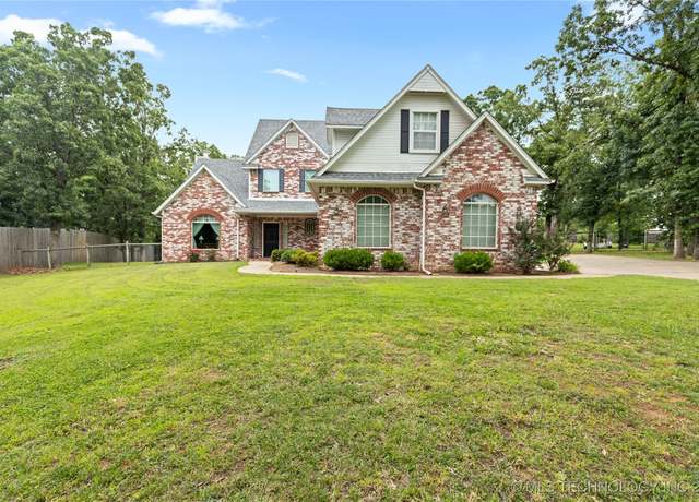 Property at 501 W 35th Pl, Sand Springs, OK 74063, 3 beds, 2.5 baths