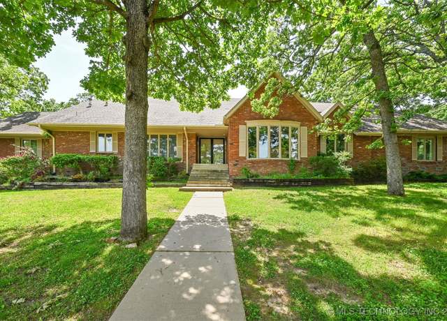 Property at 2956 E 69th St, Tulsa, OK 74136, 3 beds, 3.5 baths