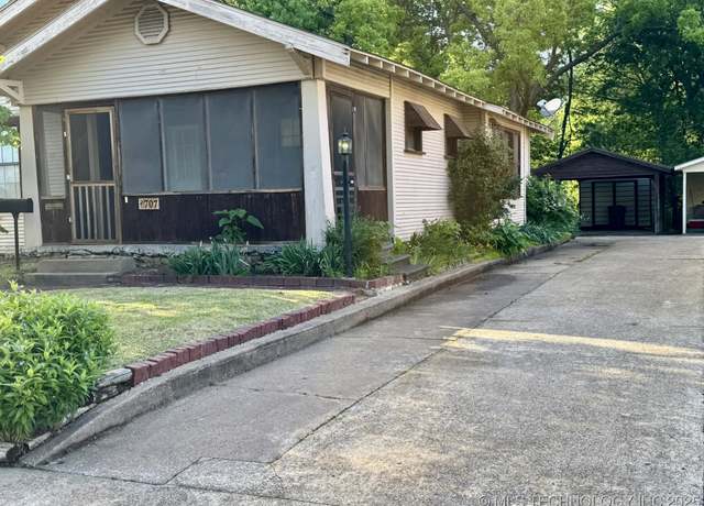 Property at 707 E 15th St, Okmulgee, OK 74447, 3 beds, 1 bath