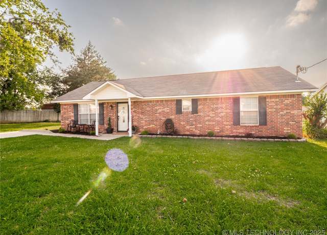 Property at 2101 N 11th, Mcalester, OK 74501, 3 beds, 2 baths