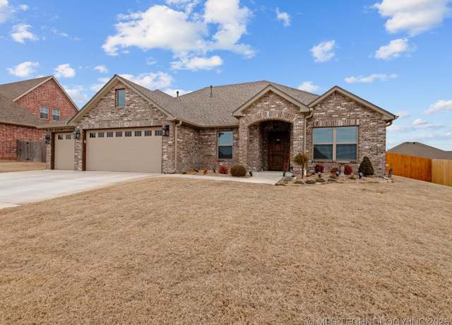 Property at 5518 Aspen Ave, Bartlesville, OK 74006, 3 beds, 2.5 baths