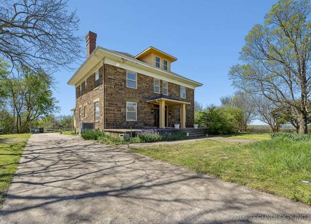 Property at 521 E Coppinger Ave, Fort Gibson, OK 74434, 4 beds, 3.5 baths