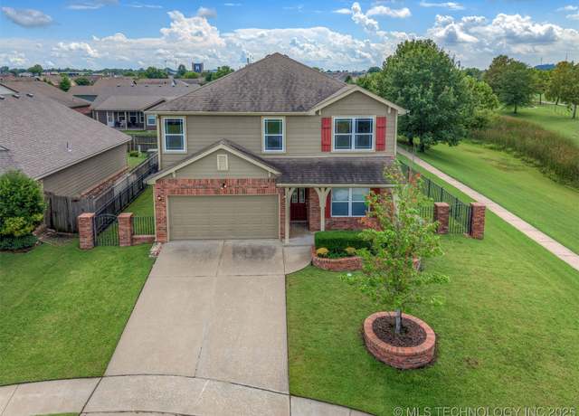 Property at 2205 E Fargo St, Broken Arrow, OK 74012, 4 beds, 2.5 baths