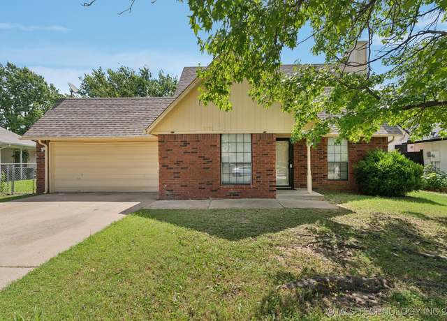 Property at 2721 S 121st EastAvenue, Tulsa, OK 74129, 3 beds, 2 baths
