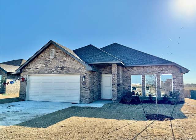 Property at 2605 W South St, Collinsville, OK 74021, 4 beds, 2 baths