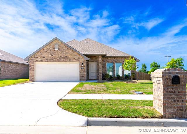 Property at 2605 W South St, Collinsville, OK 74021, 4 beds, 2 baths
