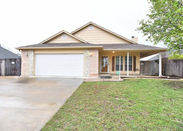 Property at 12625 E 80th Pl N, Owasso, OK 74055, 3 beds, 2 baths