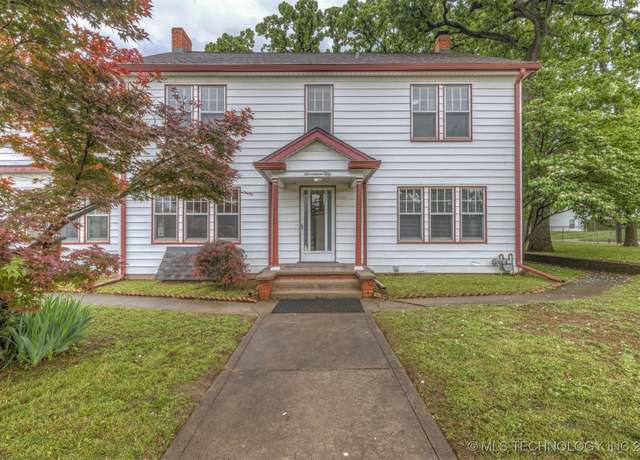 Property at 1750 W 40th St, Tulsa, OK 74107, 3 beds, 2.5 baths