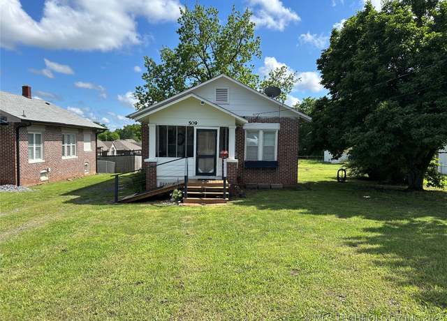 Property at 509 Poplar St, Fort Gibson, OK 74434, 3 beds, 2 baths