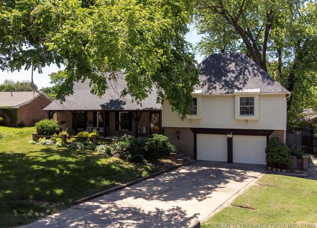 Property at 1811 Wayland Ct, Bartlesville, OK 74006, 4 beds, 5 baths
