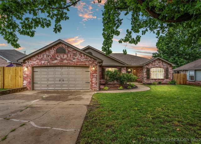 Property at 5202 Greenan Dr, Sand Springs, OK 74063, 3 beds, 2 baths