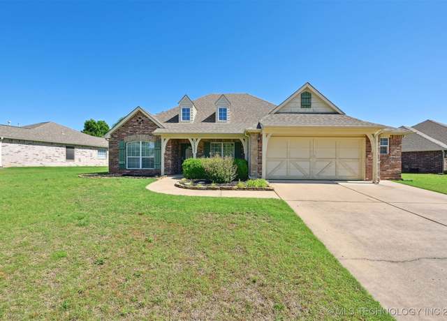 Property at 15337 E 89th Ct, Owasso, OK 74055, 4 beds, 2 baths