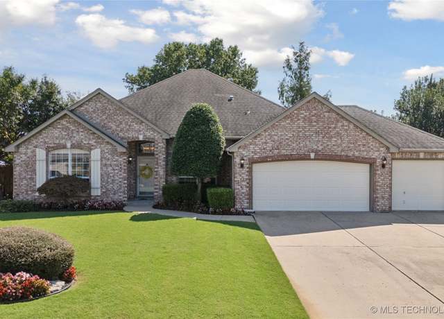 Property at 4209 W Memphis St, Broken Arrow, OK 74012, 3 beds, 2 baths