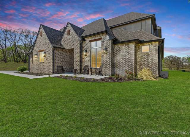Property at 2718 Hickory Ridge Dr, Sapulpa, OK 74066, 4 beds, 3.5 baths