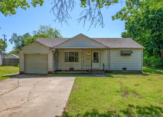 Property at 1446 S Hickory Ave, Bartlesville, OK 74003, 3 beds, 1 bath
