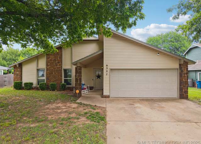 Property at 9327 E 92nd St, Tulsa, OK 74133, 3 beds, 2 baths