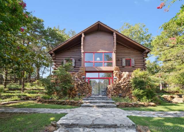Property at 901 E 18th, Ada, OK 74820, 5 beds, 3 baths