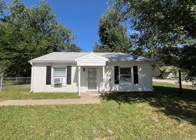 Property at 401 N Orphan St, Pryor, OK 74361, 2 beds, 1 bath