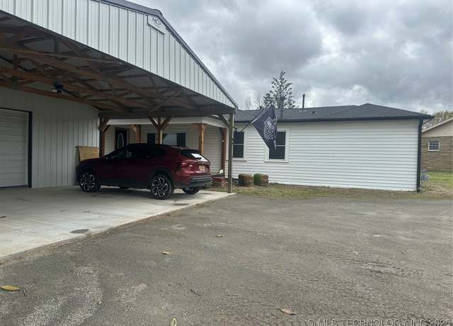 Property at 121 N 4th, Eufaula, OK 74432, 3 beds, 2.5 baths