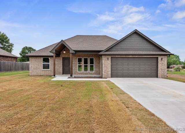 Property at 809 NE 4th St, Wagoner, OK 74467, 3 beds, 2 baths
