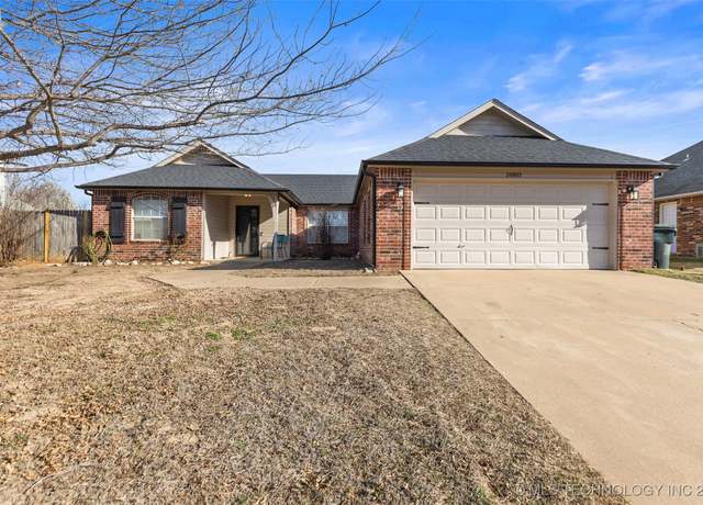 Property at 10803 E 117th St, Collinsville, OK 74021, 3 beds, 2.5 baths