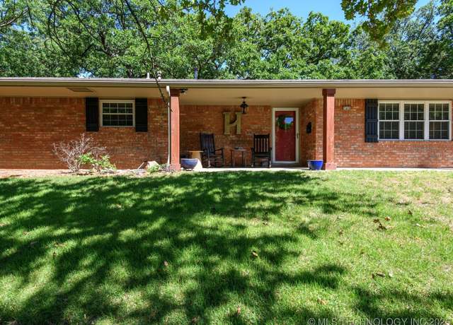 Property at 1450 Oakdale Dr, Bartlesville, OK 74006, 3 beds, 2 baths