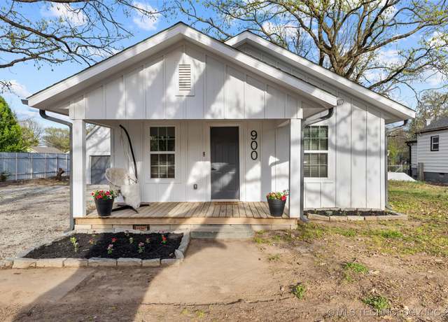 Property at 900 S Johnston, Ada, OK 74820, 3 beds, 1.5 baths