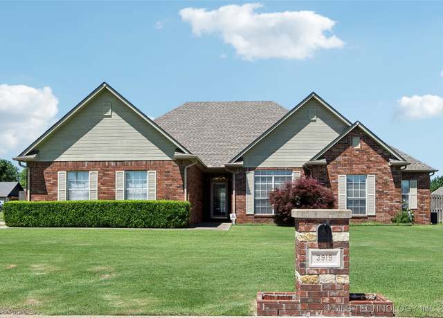 Property at 3919 Sheffield Ave, Muskogee, OK 74403, 3 beds, 2 baths