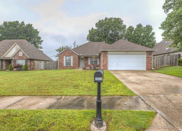 Property at 26470 Arrowood Dr, Claremore, OK 74019, 3 beds, 2 baths