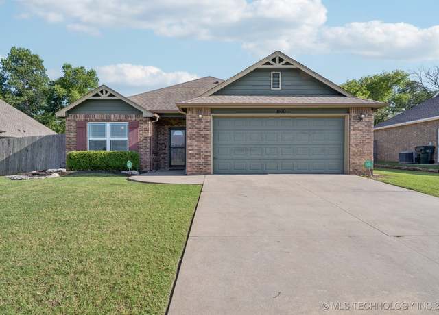 Property at 1160 W Keeling Ave, Sapulpa, OK 74066, 4 beds, 2.5 baths