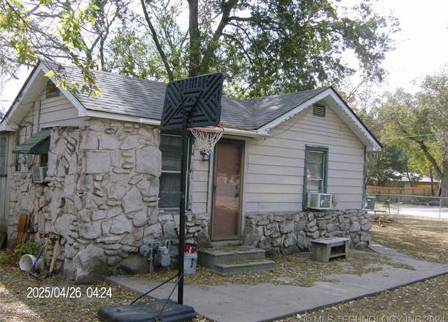 Property at 1388 N Vinita Ave, Tahlequah, OK 74464, 2 beds, 1 bath