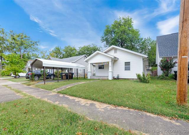 Property at 428 E 4th St, Claremore, OK 74017, 3 beds, 2 baths