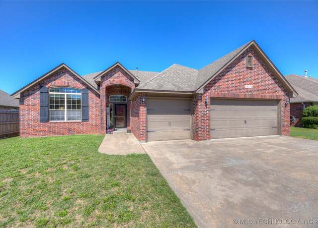 Property at 10216 N 120th EastAvenue, Owasso, OK 74055, 4 beds, 2 baths