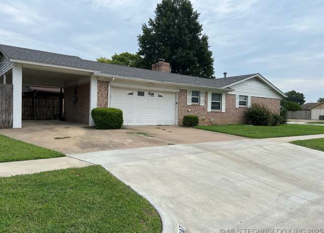 Property at 9407 E 39th St S, Tulsa, OK 74145, 3 beds, 2.5 baths