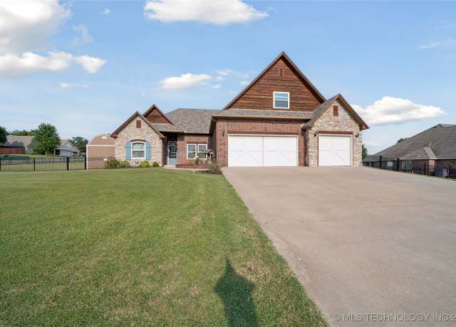 Property at 13665 S 261st East Ave, Coweta, OK 74429, 3 beds, 2.5 baths