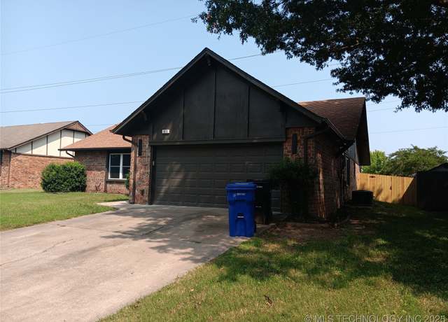 Property at 813 S Narcissus Ave, Broken Arrow, OK 74012, 3 beds, 2 baths