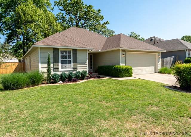Property at 1923 W 62nd St, Tulsa, OK 74132, 3 beds, 2 baths