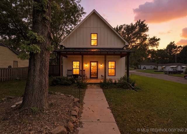 Property at 523 W Detroit St, Broken Arrow, OK 74012, 4 beds, 2.5 baths