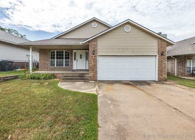 Property at 1136 E Watchorn Ave, Sapulpa, OK 74066, 3 beds, 2 baths