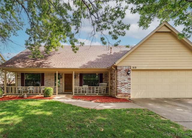 Property at 312 W Raleigh Pl, Broken Arrow, OK 74011, 4 beds, 2.5 baths