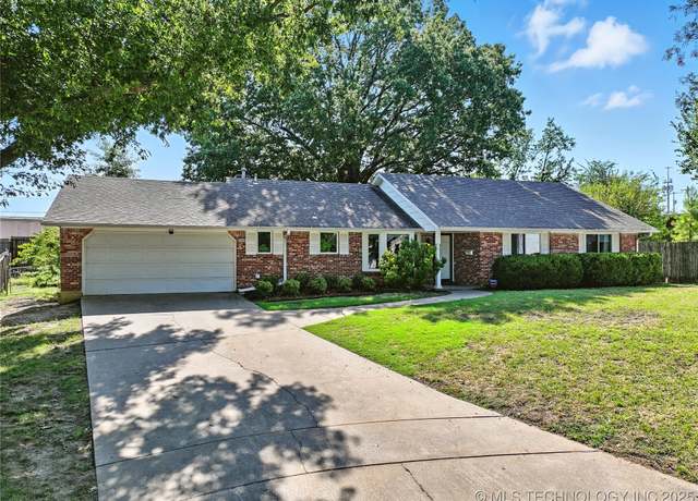 Property at 4949 S Maplewood Ave, Tulsa, OK 74135, 3 beds, 2 baths