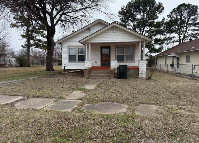 Property at 909 W Moore St, Henryetta, OK 74437, 2 beds, 1 bath