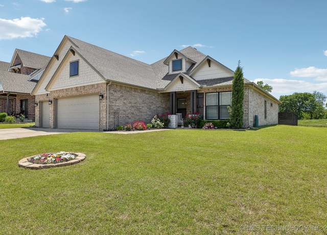 Property at 1236 W 88th St, Tulsa, OK 74132, 3 beds, 2.5 baths