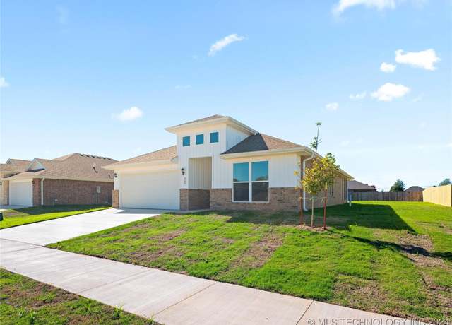 Property at 10812 S 274th Ave E, Coweta, OK 74014, 4 beds, 2 baths
