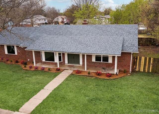 Property at 1901 W Indianola St, Broken Arrow, OK 74012, 3 beds, 2 baths
